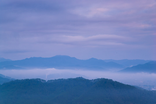 层峦叠嶂