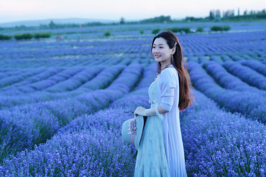 花海薰衣草美女