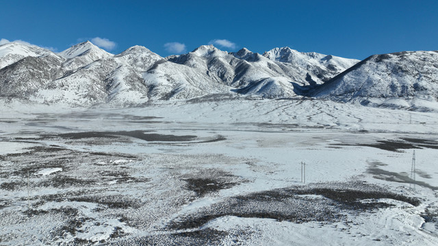 川藏高原四川理塘冬季雪山