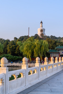 北京北海公园白塔古建筑