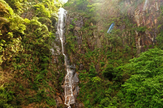 江西铅山擂鼓岭龙凤瀑布蔚为壮