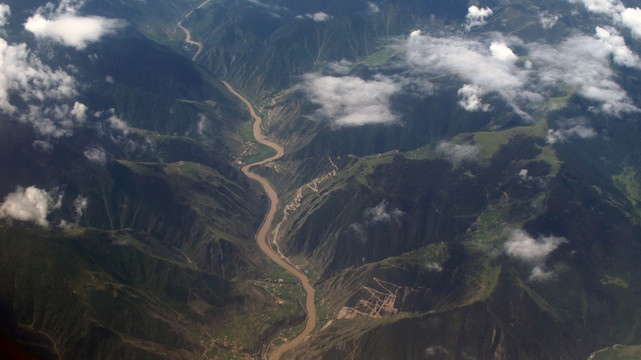 山川河流俯视图