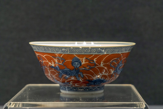 红海水青花异兽纹瓷碗