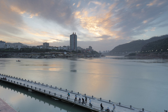 四川宜宾三江汇流城市风光