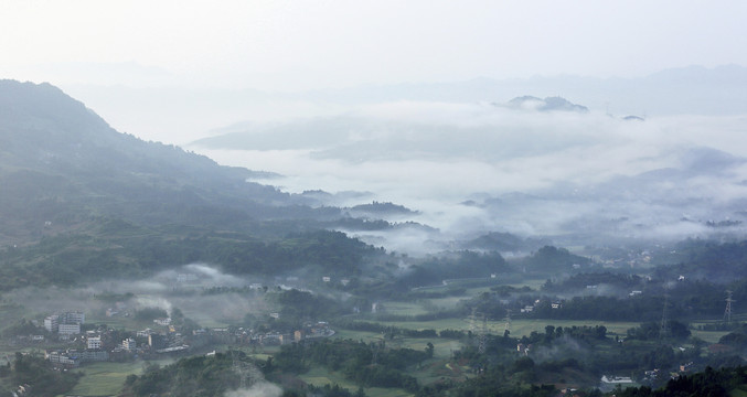 云雾缭绕田野高山沟壑田园风光