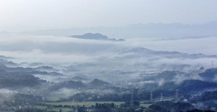 云雾缭绕田野高山沟壑田园风光