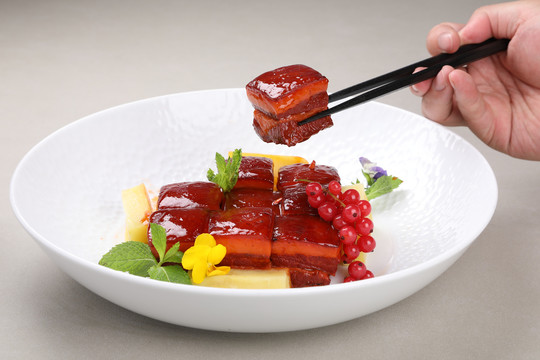 酒香蜜薯红烧肉