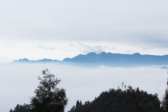 云海山峦