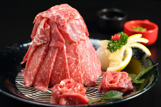 生吃日本雪花马肉