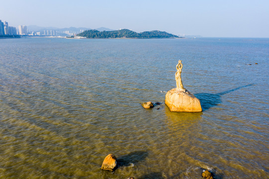 航拍广东珠海地标建筑渔女神像