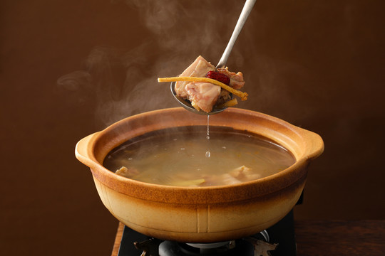 砂锅土鸡汤