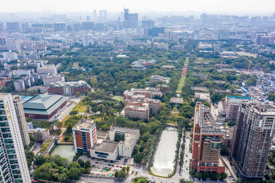 航拍中山大学校本部北门广场