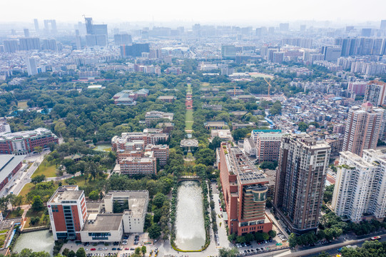 航拍中山大学校本部北门广场