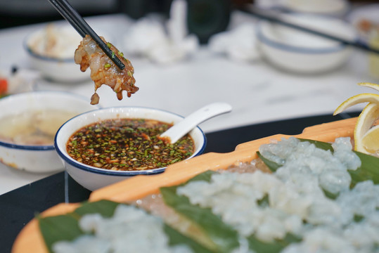 鱼生生鱼片海鲜美食