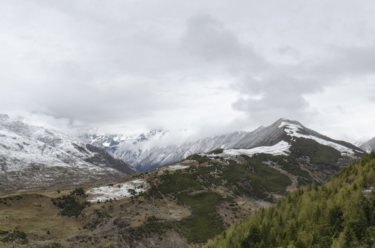 高原雪山