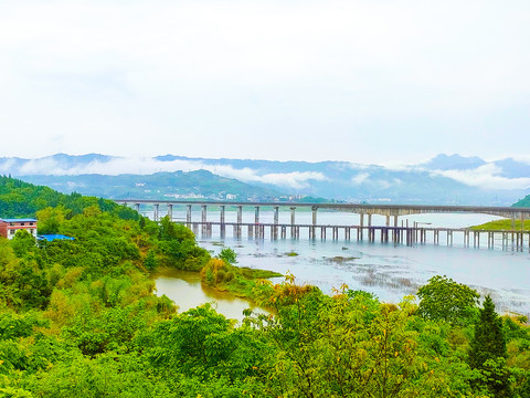 调节坝风雨廊桥