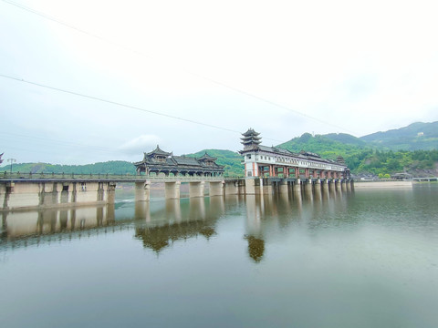 调节坝风雨廊桥