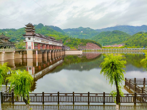 调节坝风雨廊桥