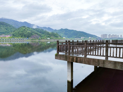 汉丰湖