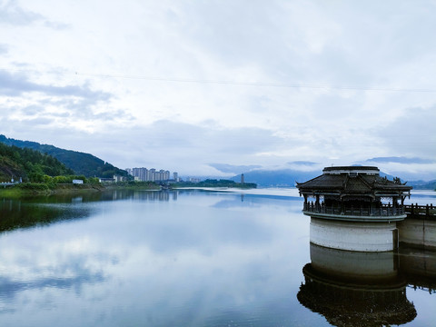 调节坝