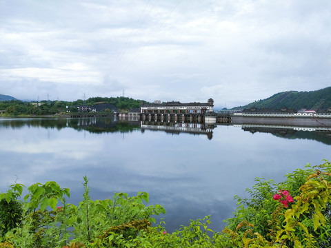 汉丰湖调节坝