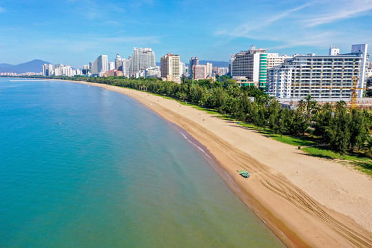 航拍三亚湾海水浴场椰林沙滩