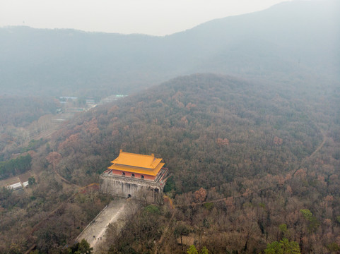 航拍雾霭中的江苏南京明孝陵