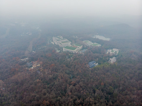 航拍雾霭中的江苏南京中山陵