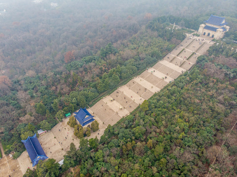 航拍雾霭中的江苏南京中山陵