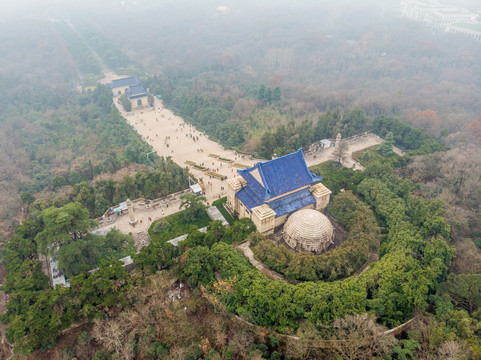 航拍雾霭中的江苏南京中山陵