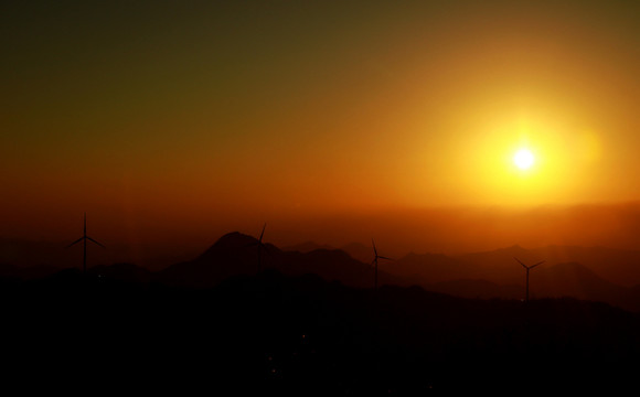 罗定风车山夕阳美景