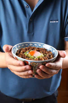 雪花牛肉丼饭