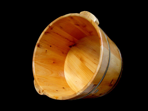 一个木盆子