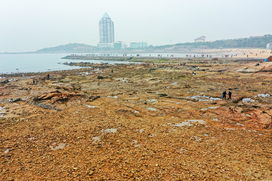 航拍山东青岛太平湾海岬角礁石