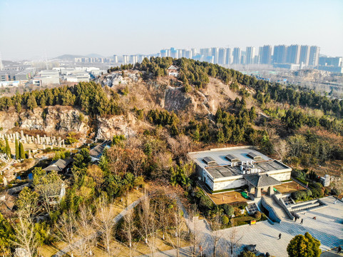 航拍江苏徐州龟山汉墓外景