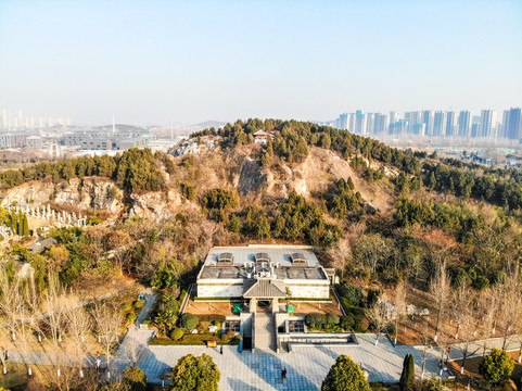 航拍江苏徐州龟山汉墓外景