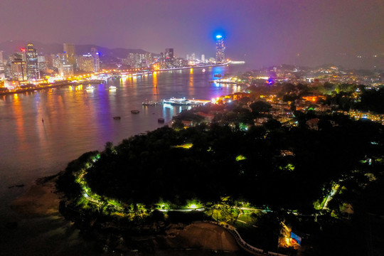 航拍福建厦门鼓浪屿风景区夜景