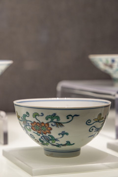 斗彩折枝花卉纹瓷碗