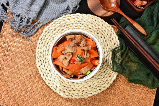 红萝卜炒肉