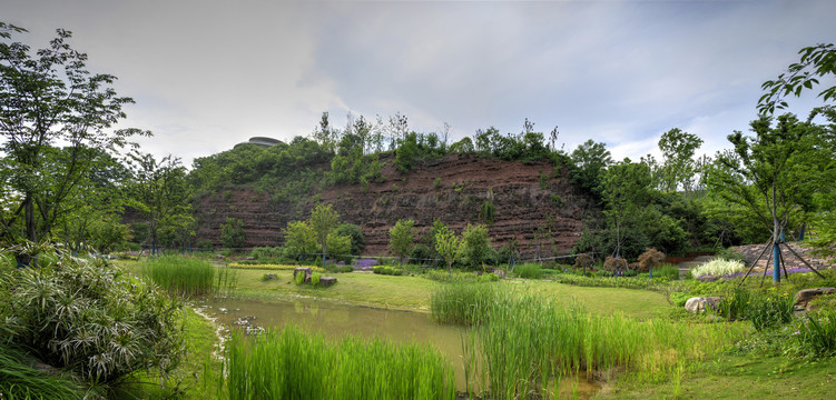 金华赤山公园红色岩石全景