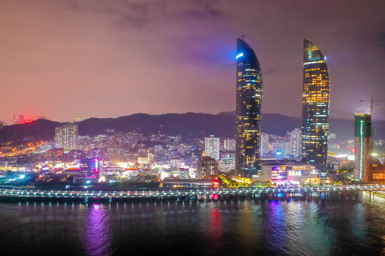 航拍厦门世茂海峡大厦双塔夜景