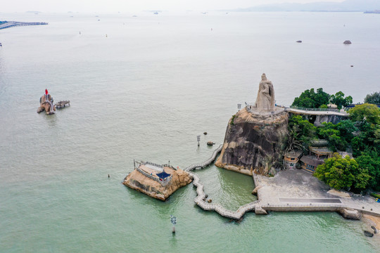 航拍厦门鼓浪屿郑成功石雕像