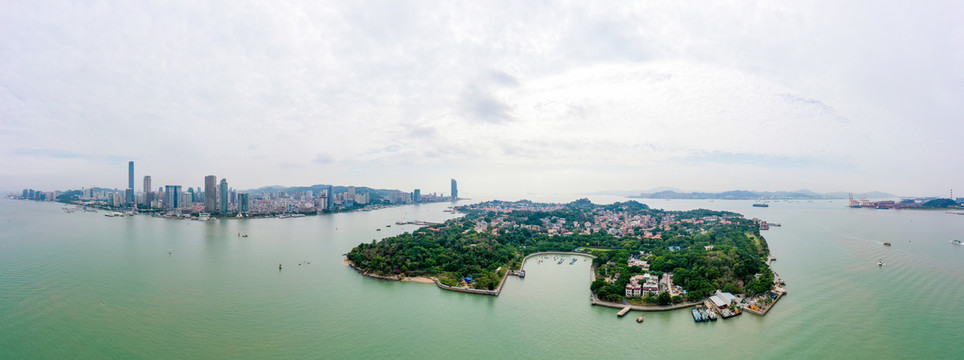 航拍福建厦门鼓浪屿全景图