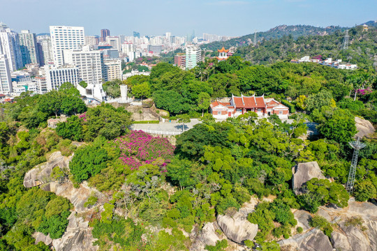 航拍福建厦门鸿山公园与鸿山寺