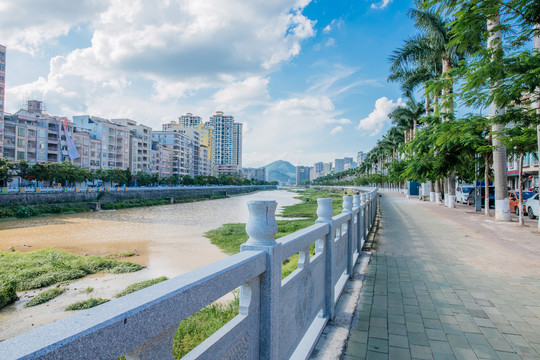 信宜一河两岸