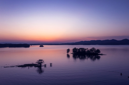 暮色湖面景观图片