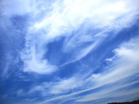 蓝色天空白色云