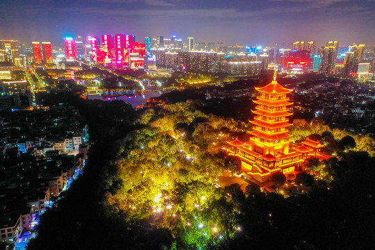 航拍佛山礌岗山顶魁星阁夜景