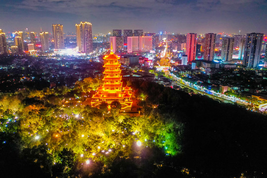 航拍佛山礌岗山顶魁星阁夜景