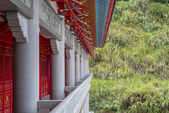 红色寺庙建筑